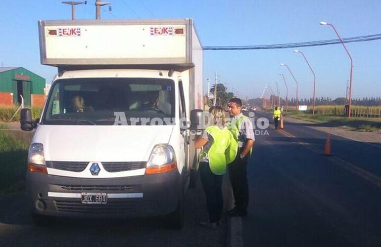 Sobre Ruta 21. El operativo de este jueves tuvo lugar sobre Ruta Provincial N° 21 en el acceso norte a la ciudad.