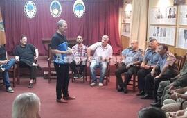 En el inicio. Así comenzaba la reunión anoche en el recinto legislativo.