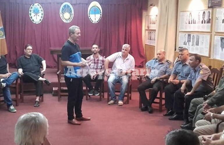 En el inicio. Así comenzaba la reunión anoche en el recinto legislativo.