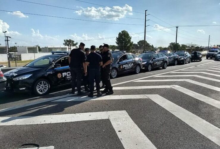 Imagen de Seis patrulleros inteligentes de la policía chocaron en cadena