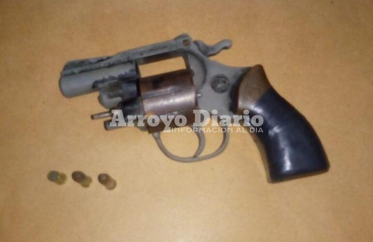 El arma. El revólver calibre 22 que, supuestamente, halló la policía ayer.