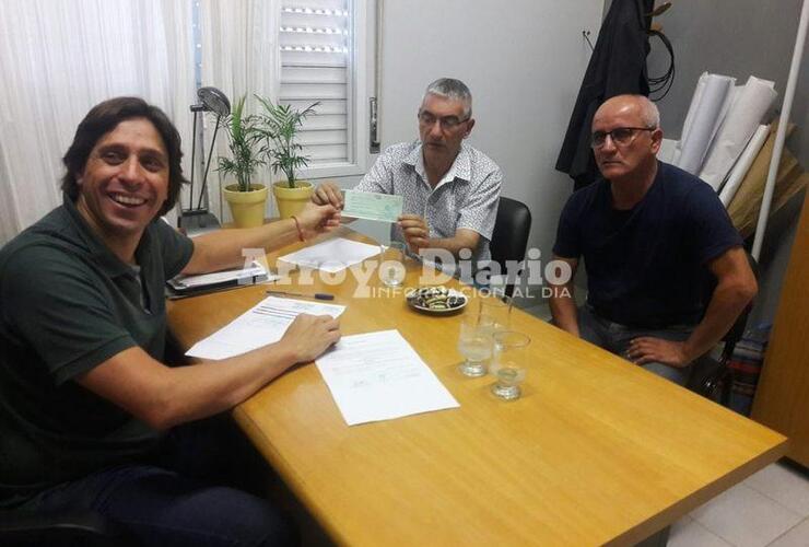 Imagen de Entrega de aporte a Bomberos Voluntarios de Arroyo Seco