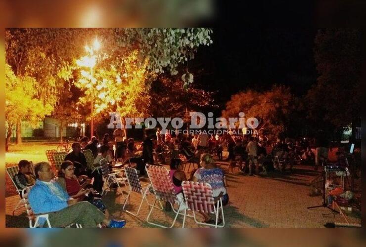 Imagen de Cine a la reposera: actividad organizada por vecinos