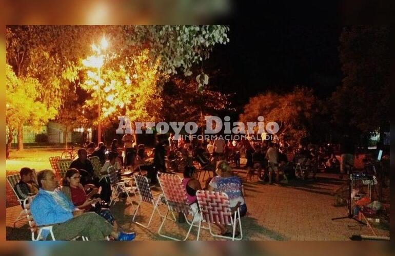 Imagen de Cine a la reposera: actividad organizada por vecinos