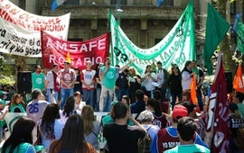 Docentes y estatales rechazan la oferta salarial del gobierno. Foto: Rosario3.com/archivo