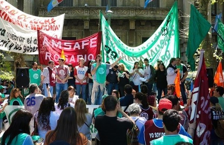 Docentes y estatales rechazan la oferta salarial del gobierno. Foto: Rosario3.com/archivo