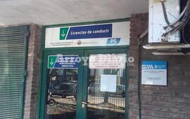 El lugar. Las oficinas de Tránsito funcionan en Rivadavia al 1100.