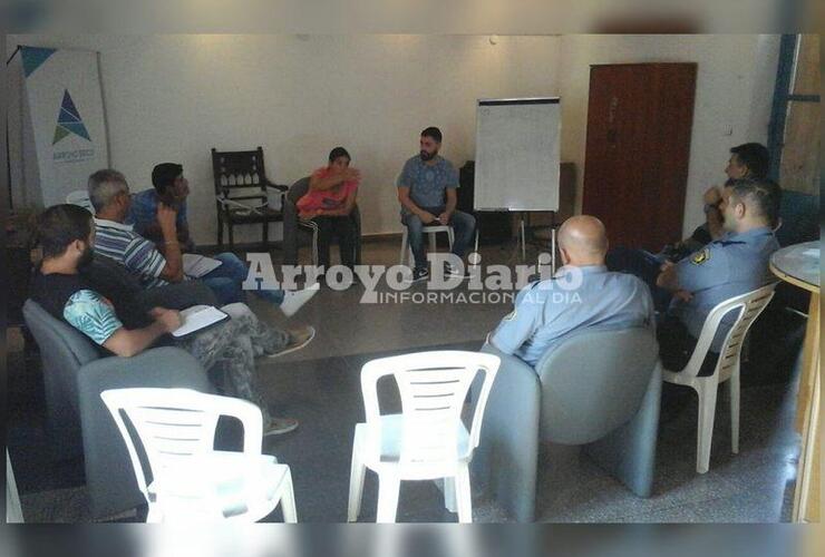 En el Centro Cultural. La reunión se realizó esta mañana en el Guillermo Furlong. Foto: Nicolás Trabaina