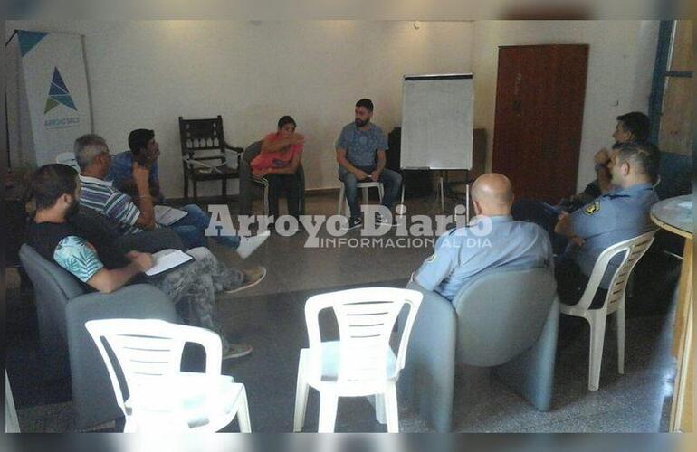 En el Centro Cultural. La reunión se realizó esta mañana en el Guillermo Furlong. Foto: Nicolás Trabaina