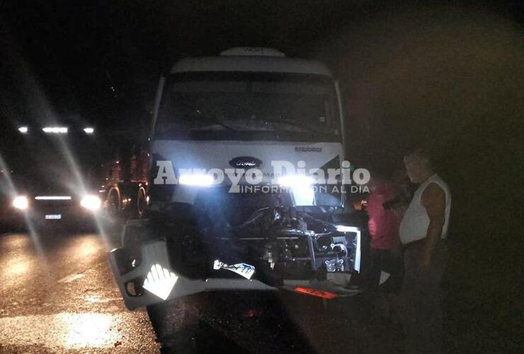 Así quedó. Este es el camión de Arroyo Seco que colisionó la parte trasera de otro transporte pesado.