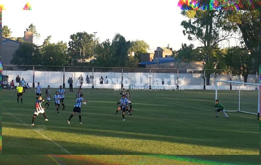 Uni&oacute;n super&oacute; ampliamente a Atl&eacute;tico Empalme en todos sectores.