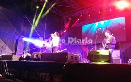 En el escenario. Saloon fue uno de los grupos que toc&oacute; anoche en el festival.