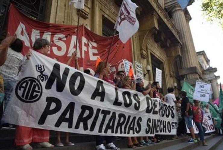 Protesta. Los gremios Amsafé y Sadop realizarán mañana marchas en distintas localidades de la provincia en reclamo de una mayor suba salarial.Francisco Guillen