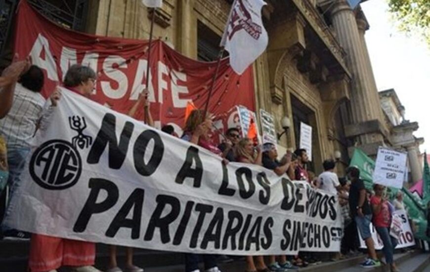 Protesta. Los gremios Amsafé y Sadop realizarán mañana marchas en distintas localidades de la provincia en reclamo de una mayor suba salarial.Francisco Guillen