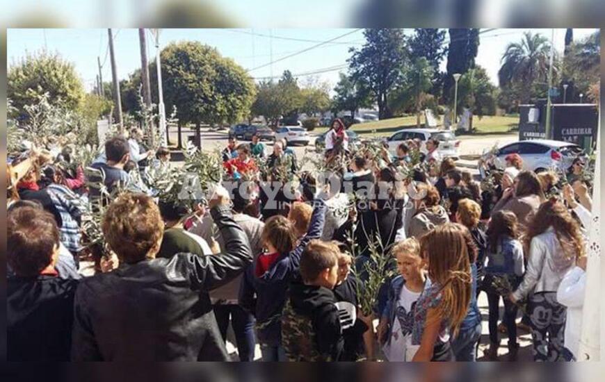 Imagen de Con la bendición de los olivos, Fighiera inició su agenda de Semana Santa