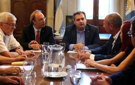 Imagen de El aumento se abonará por decreto y se descontarán los días de paro