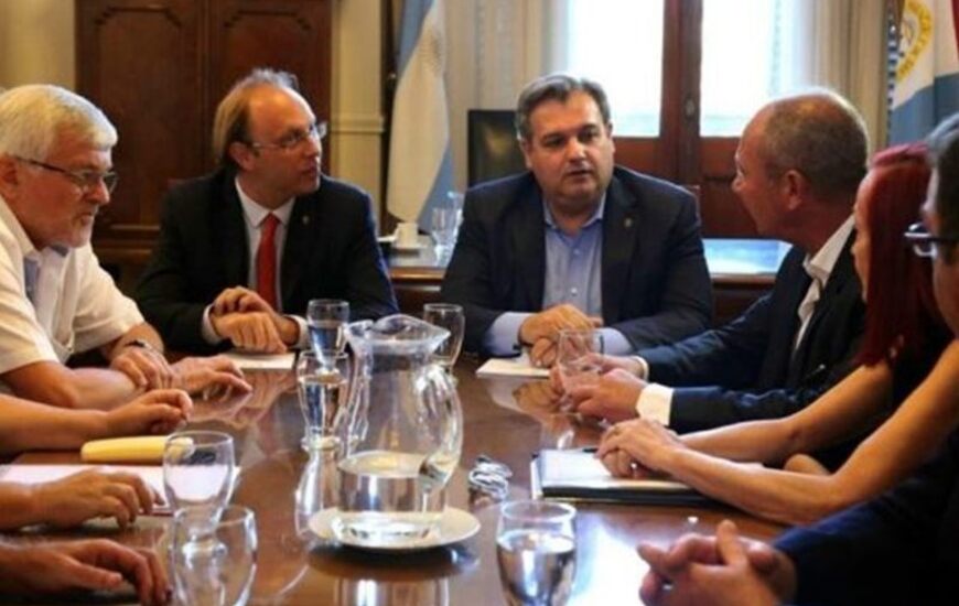 Imagen de El aumento se abonará por decreto y se descontarán los días de paro