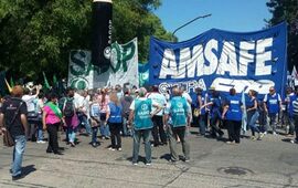 Imagen de Los gremios docentes rechazaron el decreto del gobierno y el cierre de la paritaria