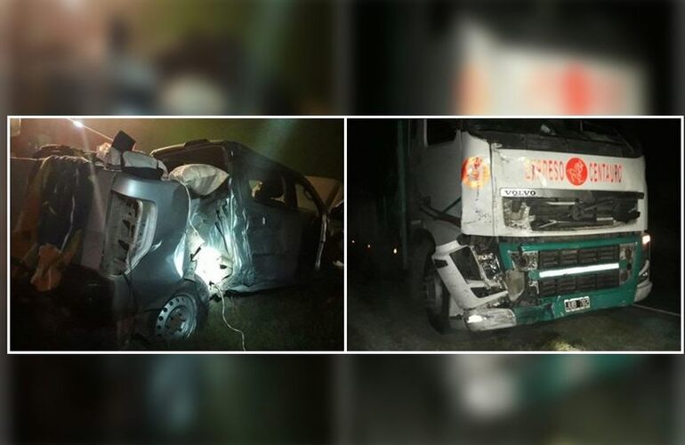Imagen de Dos muertos y dos heridos al chocar de frente un camión y una pick up cerca de Carmen del Sauce