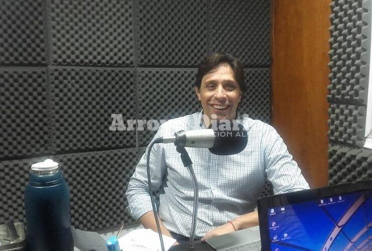 En la radio. Rodolfo Stangoni visitó los estudios de Radio Extremo 106.9 en la mañana de este viernes.