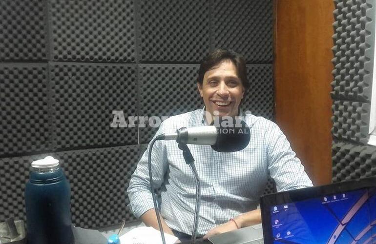 En la radio. Rodolfo Stangoni visitó los estudios de Radio Extremo 106.9 en la mañana de este viernes.