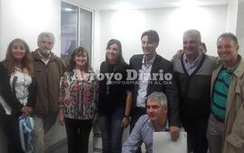 Foto grupal. El Dr. Mendoza junto a algunas autoridades y personal del SAMCo que participó del acto del día de la fecha.