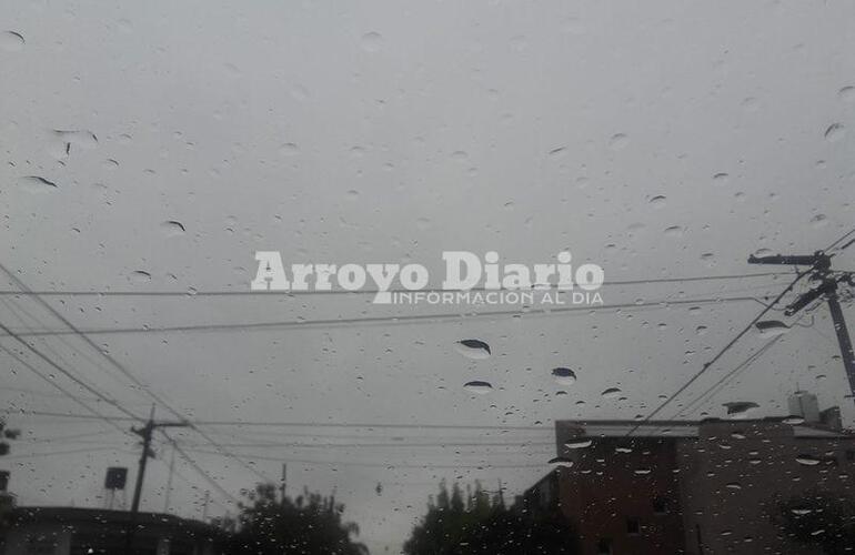 Gris y húmedo. Las condiciones este sábado se mantendrán casi como ayer y para mañana se espera un mejoramiento temporario. Gris y húmedo. Las condiciones este sábado se mantendrán casi como ayer y para mañana se espera un mejoramiento temporario.