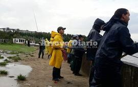 Ni la lluvia los par&oacute;. Pese al mal tiempo del domingo muchos fueron los que se acercaron a participar del evento en el puerto.