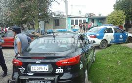 Amplio despliegue. El procedimiento demand&oacute; una gran movida y presencia policial. Foto: Nicol&aacute;s Trabaina