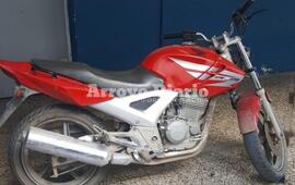 A la comisaría. La motocicleta fue trasladada a sede policial donde continuaban las actuaciones de rigor.