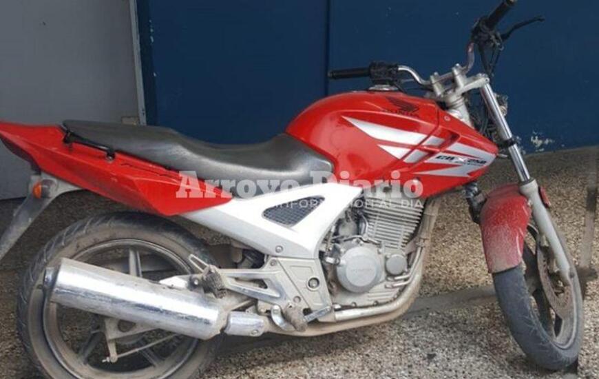 A la comisaría. La motocicleta fue trasladada a sede policial donde continuaban las actuaciones de rigor.