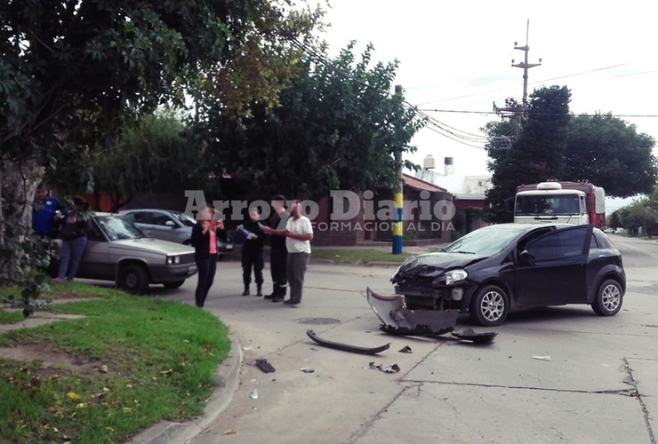 Imagen de Choque entre dos autos en Cardozo y Belgrano