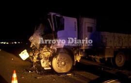 Destruido. Así quedó uno de los camiones tras el fuerte impacto.