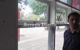 Rompieron un postigo y entraron. El local estaba cerrado porque los due&ntilde;os hab&iacute;an salido casualmente a llevar un coche al lavadero.