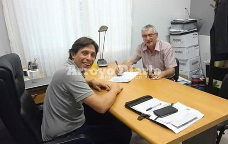 En la Comuna. La entrega se efectiviz&oacute; en el despacho de Stangoni.