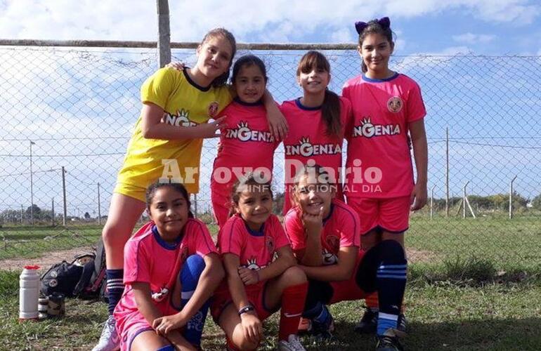 Imagen de El fútbol femenino infantil unió a Fighiera con Pavón