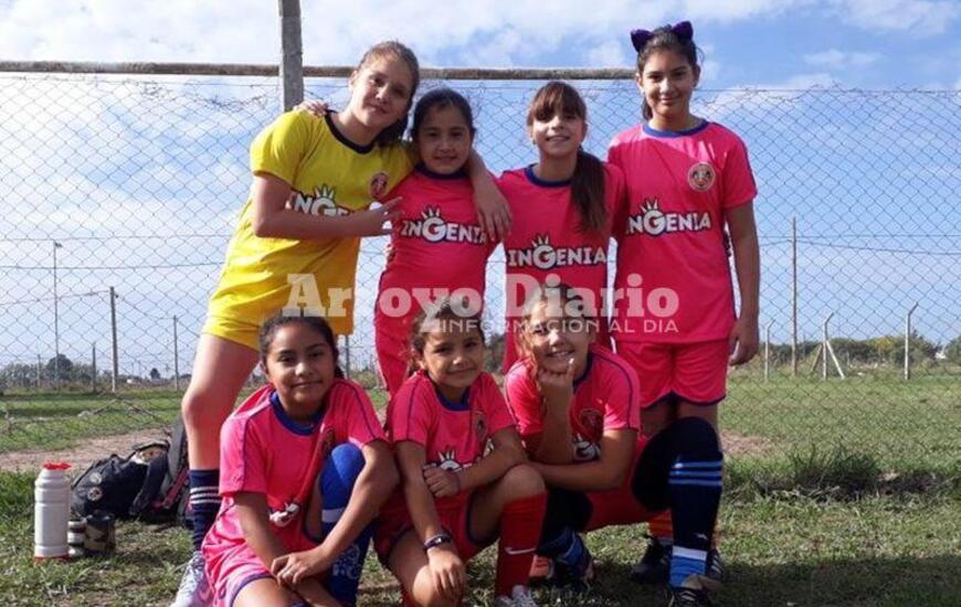 Imagen de El fútbol femenino infantil unió a Fighiera con Pavón