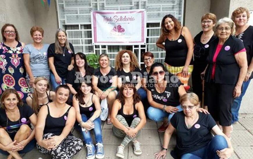 Imagen de Tejido Solidario en la plaza pública
