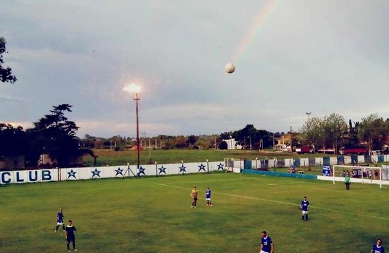 Buen tiempo para Athletic que volvió al triunfo en su casa frente al duro Empalme Central.  Foto: Gentileza Mariano García