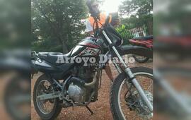 Imagen de Le sacan la moto de adentro del garaje