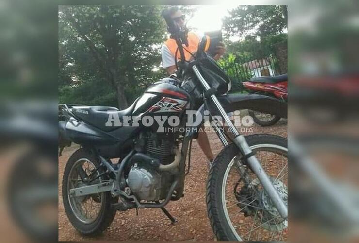 Imagen de Le sacan la moto de adentro del garaje