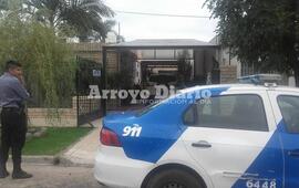 Imagen de Tres delincuentes armados amenazan a una familia y les roban