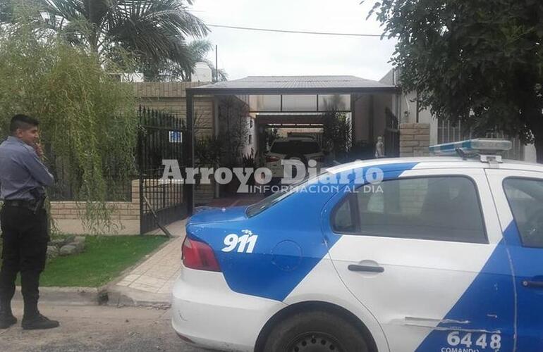 Imagen de Tres delincuentes armados amenazan a una familia y les roban