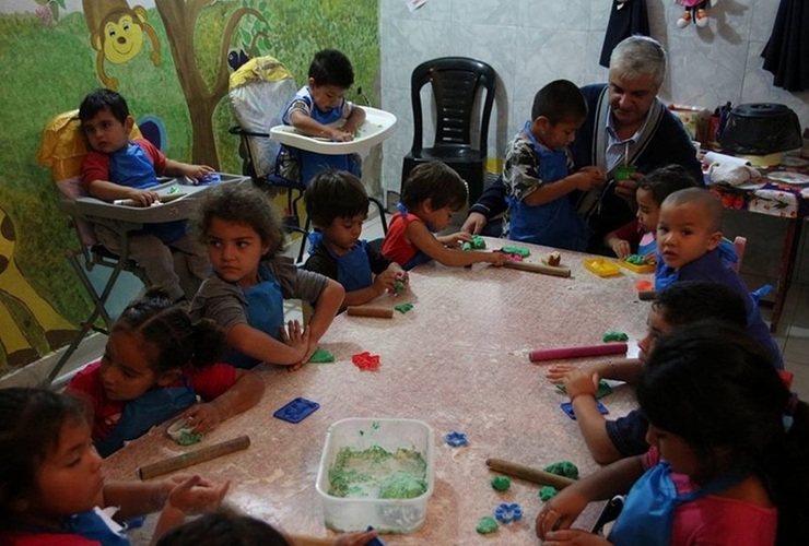 Imagen de El Intendente Esper visitó el Centro de Cuidado Infantil