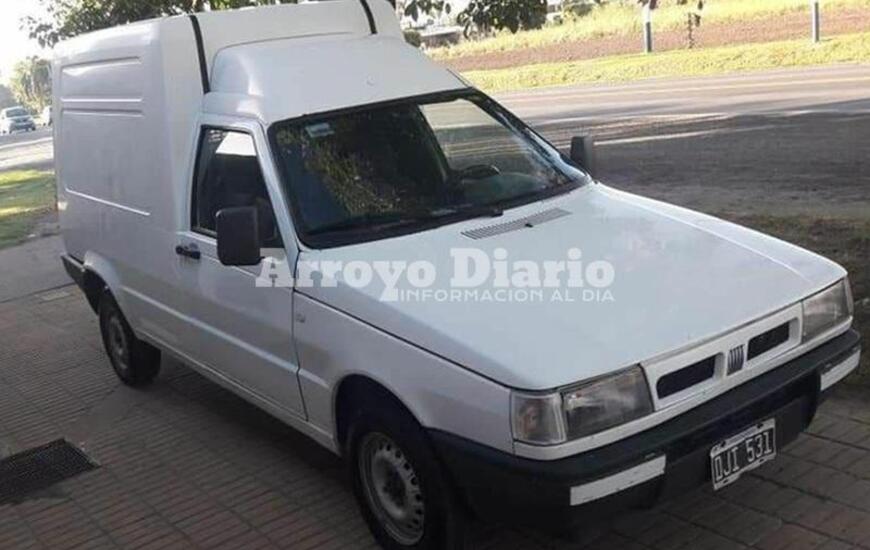 Esta es la camioneta robada sobre Intendente Costantini al 1000.