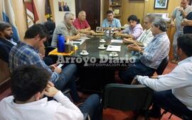 En el municipio. La reunión se desarrolló en la oficina de Nizar Esper en el Palacio Municipal. Foto: Gentileza Florencia D´Alonzo