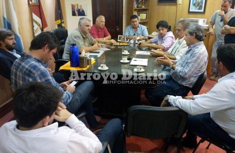 En el municipio. La reuni&oacute;n se desarroll&oacute; en la oficina de Nizar Esper en el Palacio Municipal. Foto: Gentileza Florencia D&acute;Alonzo