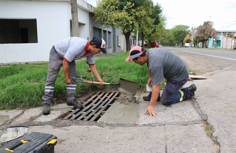 Gaboto e Intendente Costantini. Los municipales trabajando en el lugar.