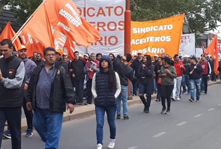 Imagen de Aceiteros marcharon en Villa Gobernador Gálvez