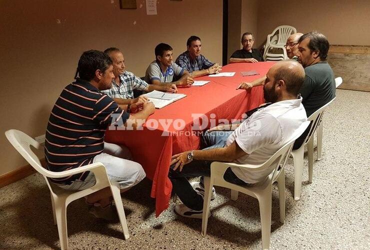 Comisión reunida. Las autoridades del sindicato en reunión en la previa de la presentación de la iniciativa.